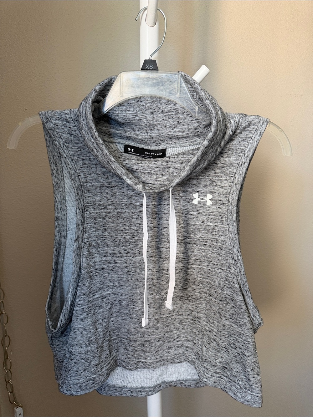 Under Armour Women’s Heather Gray Sleeveless Crop Top